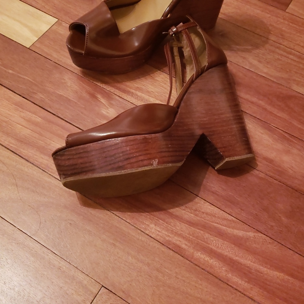 Sandals - Picture 3 of 3